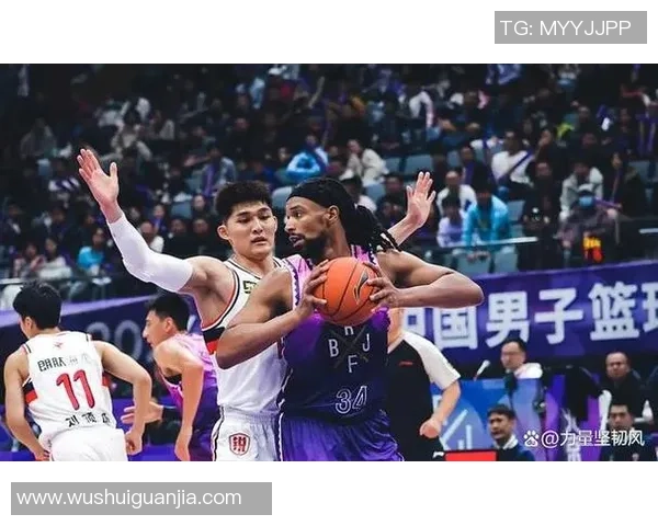 上海男篮与天津男篮激战正酣谁能在这场对决中笑到最后 上海男篮与天津男篮激战正酣谁能在这场对决中笑到最后